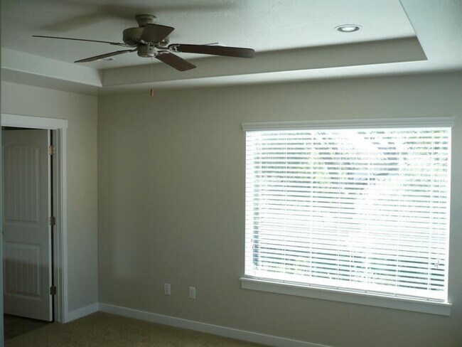 Building Photo - 102 S 1800 W