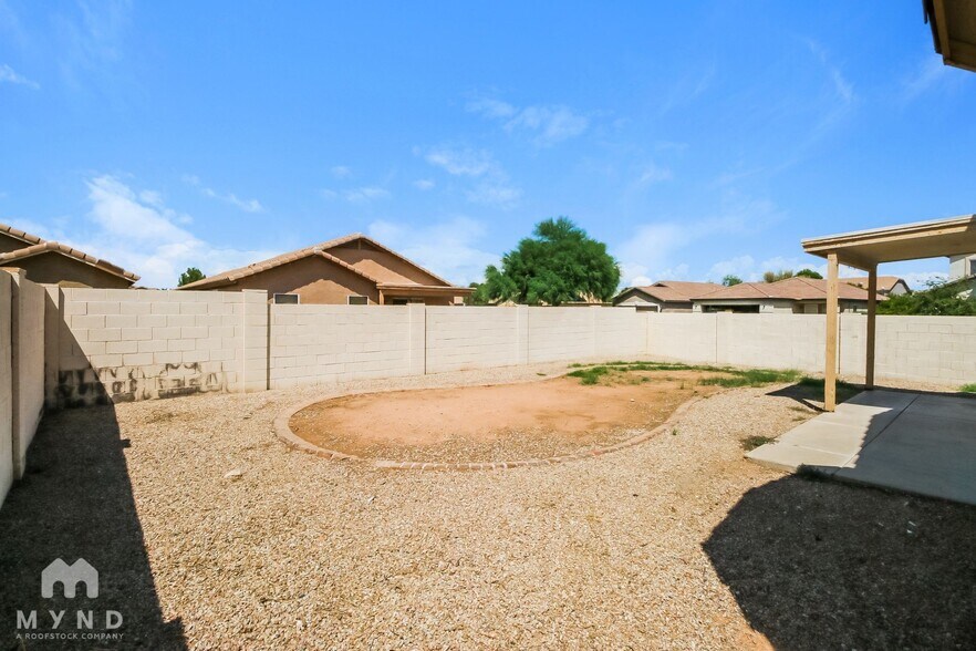 Building Photo - 2904 E Mineral Park Rd