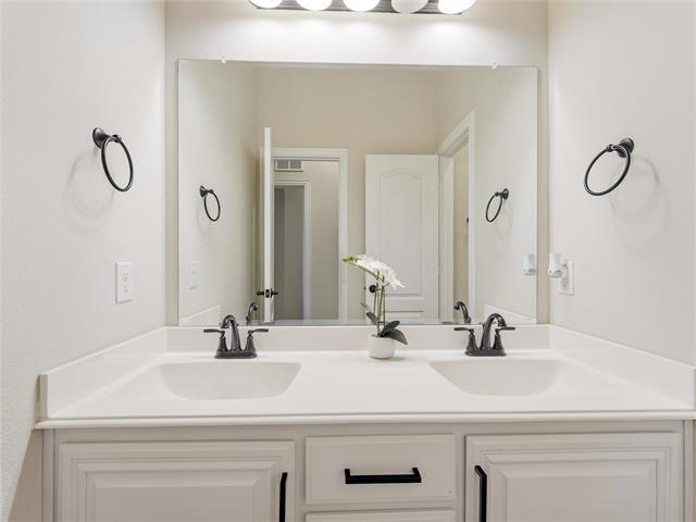 Building Photo - 1413 Saddle Ridge Dr
