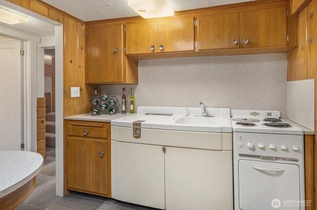 Building Photo - 5035 47th Ave NE