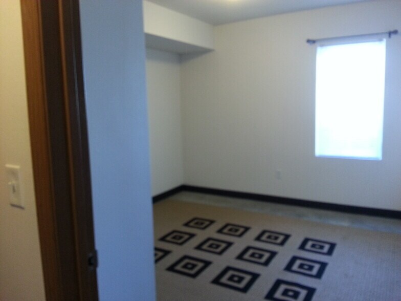 Building Photo - 943 S Gilbert St