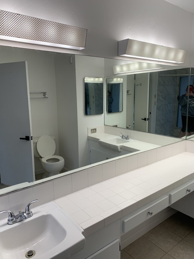 2nd bathroom - 835 N Rose Ave