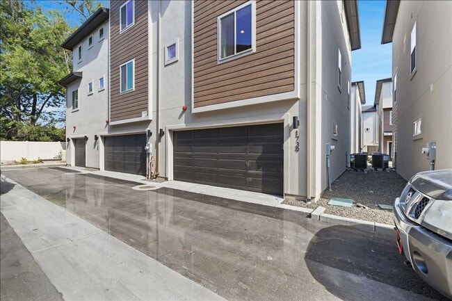 Building Photo - Modern, New 3-Story Boise Bench Townhome with Garage in a Prime Location