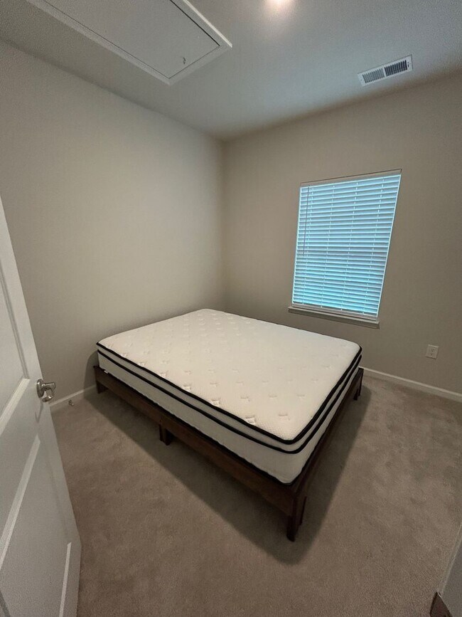 Building Photo - Lovely Colvard Farms Townhouse