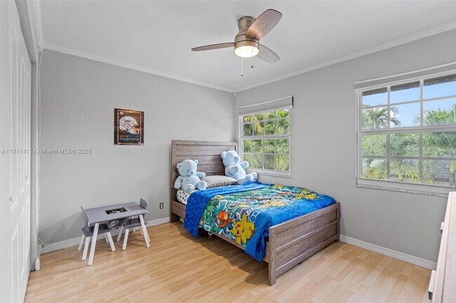 Building Photo - 8351 SW 39th Ct