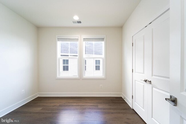 Building Photo - 41935 Spring Air Dr