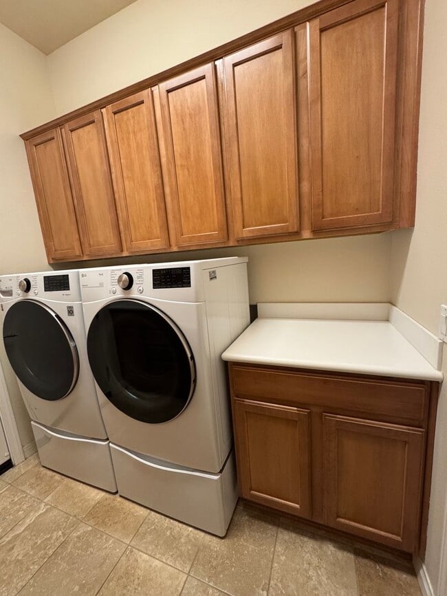 Building Photo - 55 + Community of Sun City Del Webb in App...