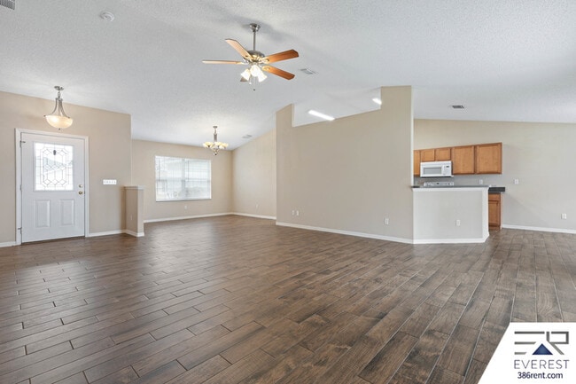 Building Photo - 39 Firethorn Ln