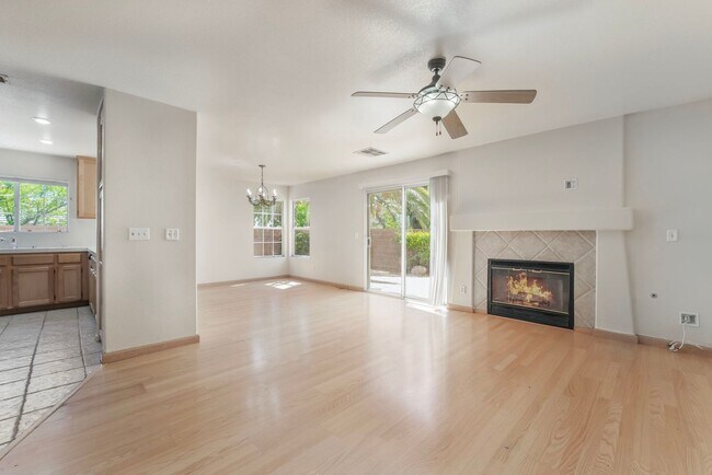Building Photo - Beautiful Home in a Corner Lot!