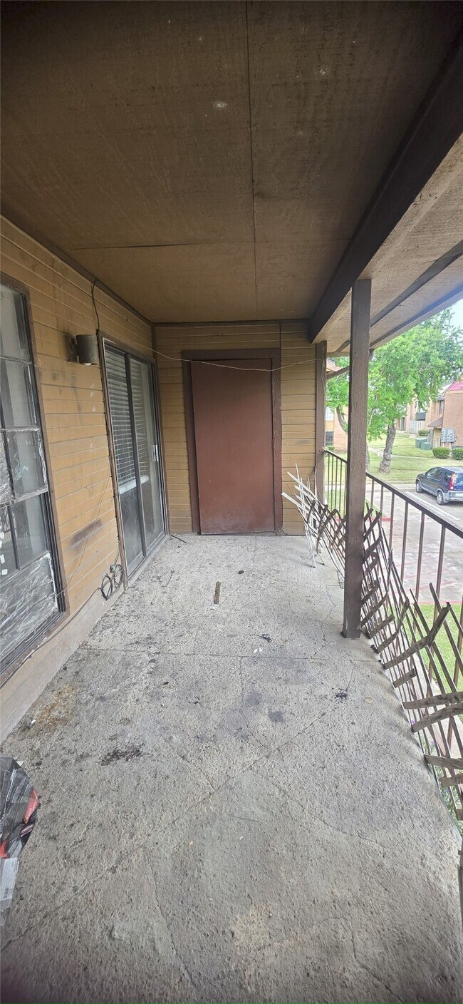 Building Photo - 9090 S Braeswood Blvd
