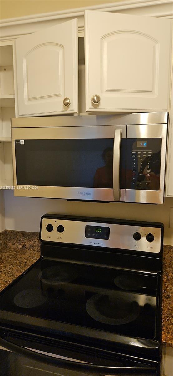 Building Photo - 5200 NE 24th Terrace