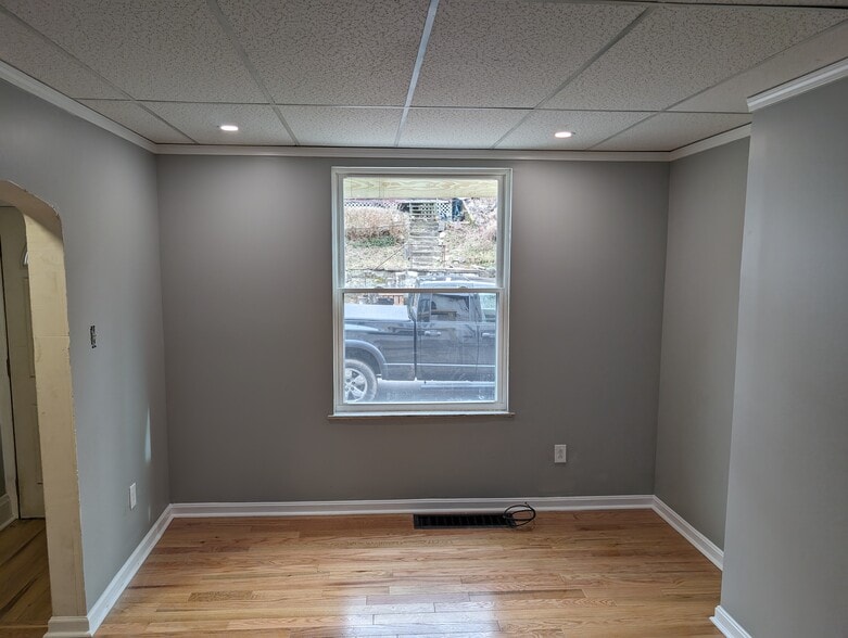 living room - 313 Walnut St