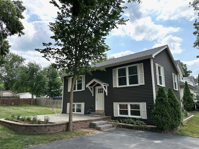 Building Photo - 3816 Illinois St