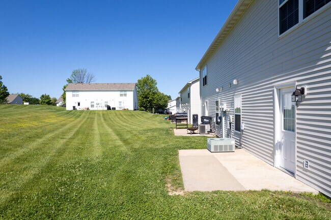 Building Photo - 2418 Northampton Dr