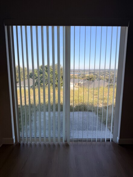 Linai Sliding Door - 1849 Valley Ridge Loop