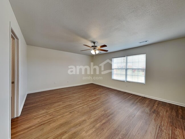 Building Photo - 1245 Cloverview St