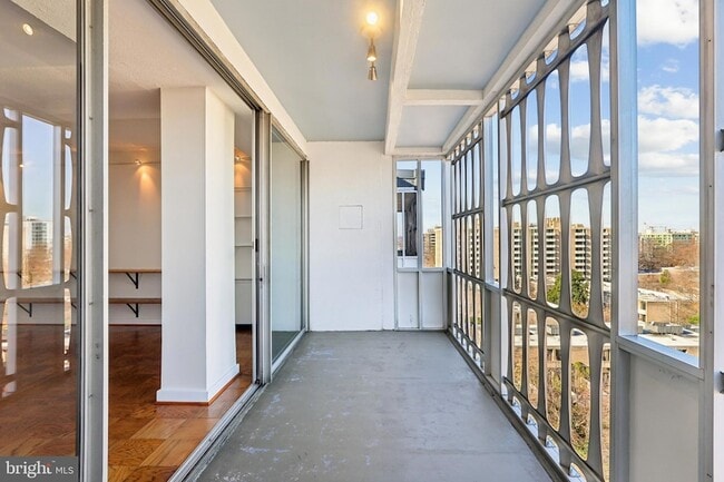 Building Photo - 1301 Delaware Ave SW