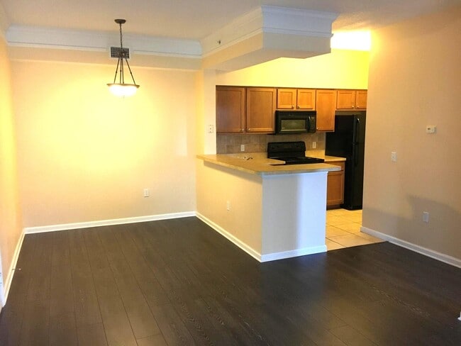 Building Photo - 2308 Myrtlewood Cir E