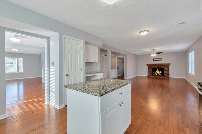 Building Photo - 4641 Hampton Chase
