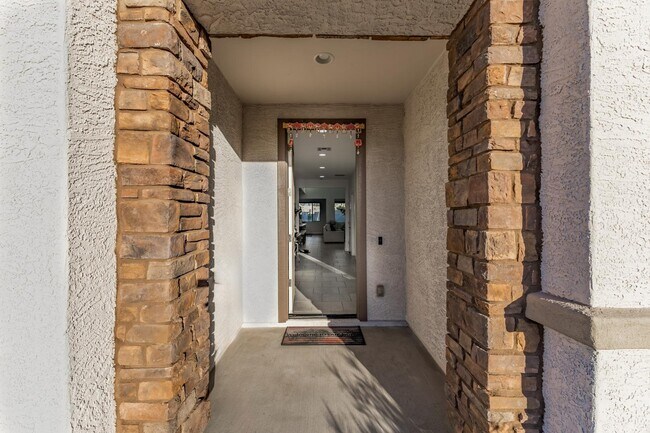 Building Photo - 6759 N 128th Dr