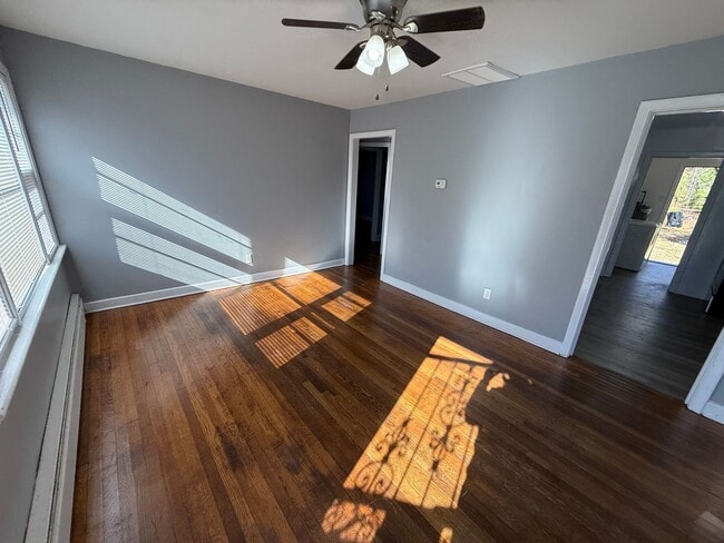 Building Photo - 4 Bedroom 2 Bath House in Richmond