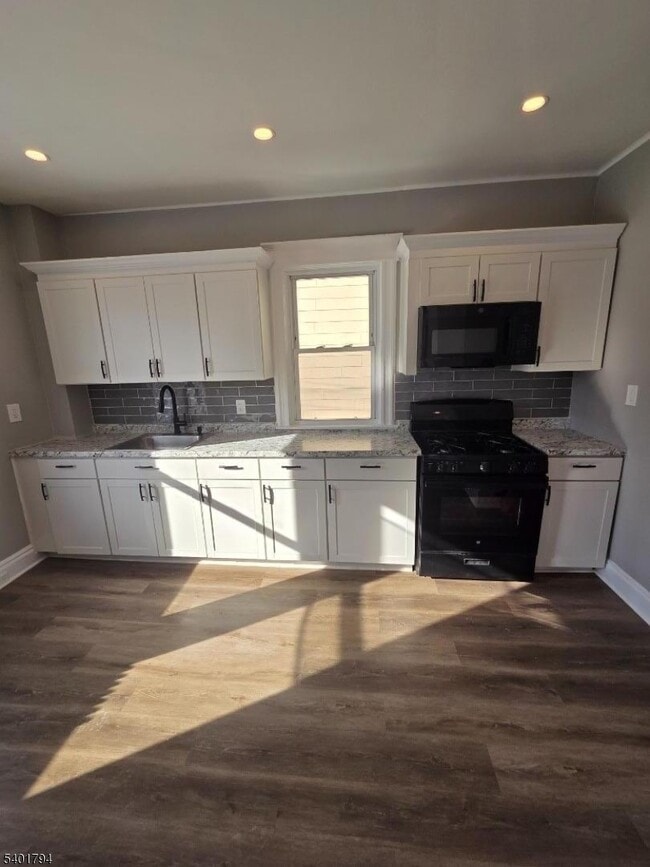 Building Photo - 47 Edgar St