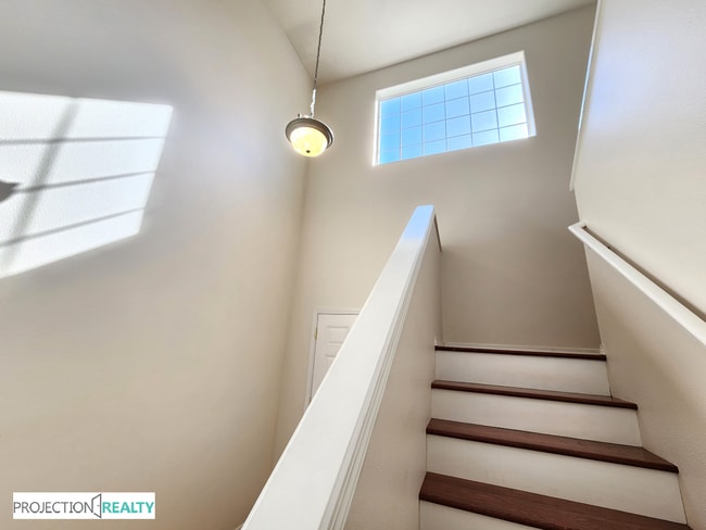 Building Photo - 849 NW Forest Creek Dr