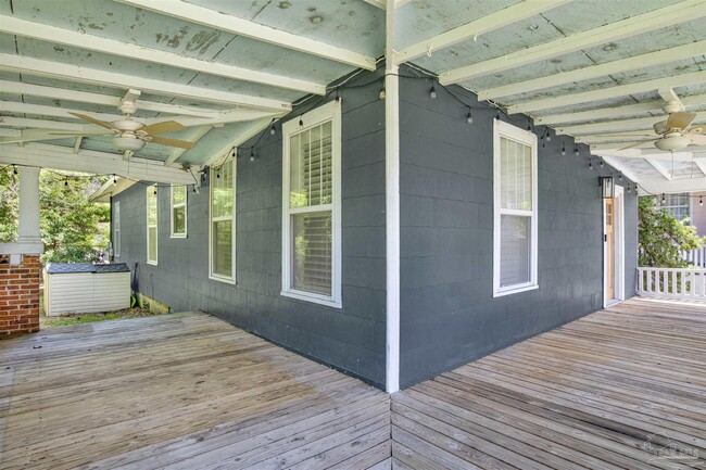 Building Photo - 916 E Gonzalez St