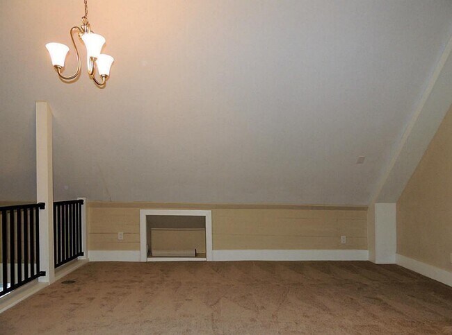 Building Photo - 2423 Woodhead St