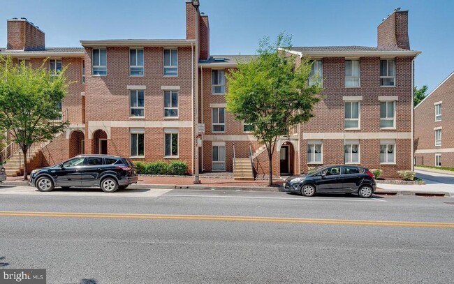Building Photo - 632 S Charles St