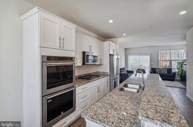 Building Photo - 9611 Weshire Dr