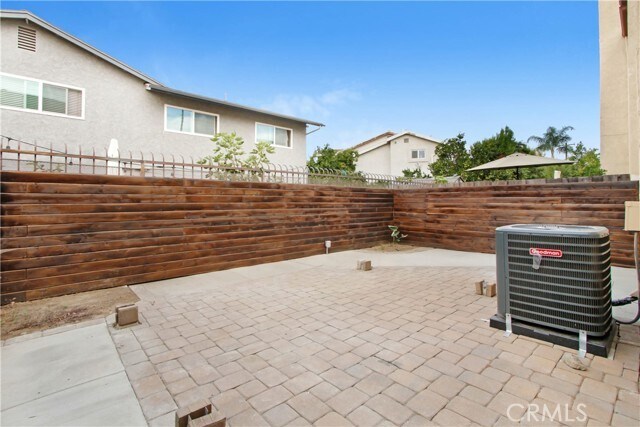 Building Photo - 555 S Azusa Ave