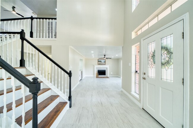 Building Photo - 619 Green Belt Dr