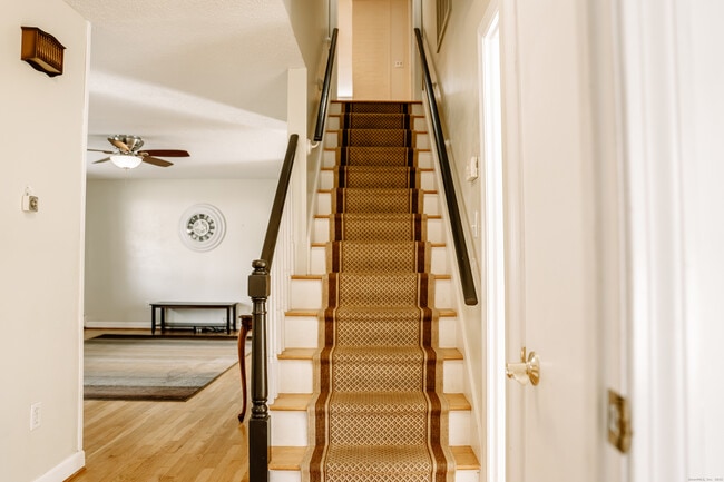 Building Photo - 15 Great Oak Ln