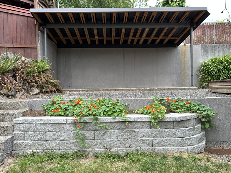 Building Photo - 8617 SW 49th Ave