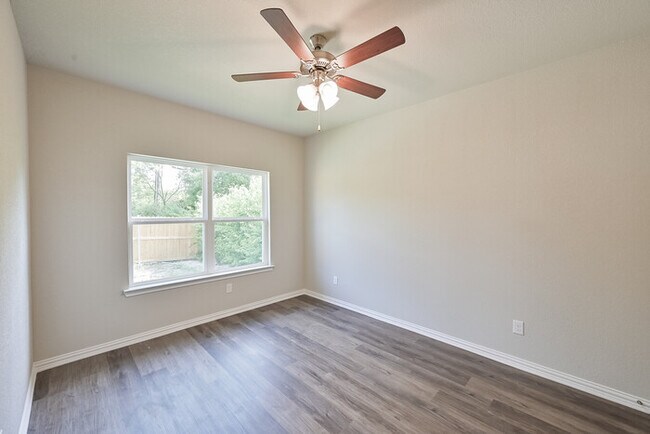 Building Photo - NO ADMIN FEE- SAVINGS OF $300.00!