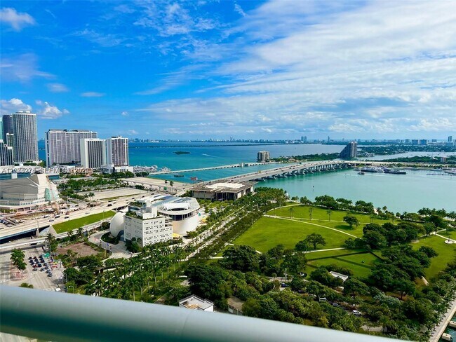 Building Photo - 888 Biscayne Blvd