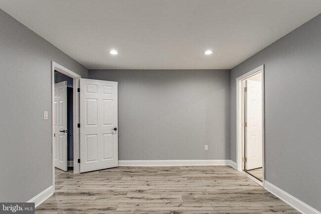 Building Photo - 43840 Bardmore Way