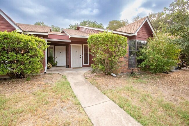 Building Photo - 1601 Faro Dr