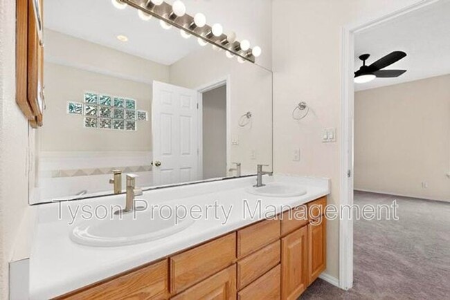 Building Photo - 10139 Arroyo Crest Dr NW