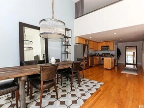 Building Photo - Soma 1x1.5 oversized loft with parking and laundry