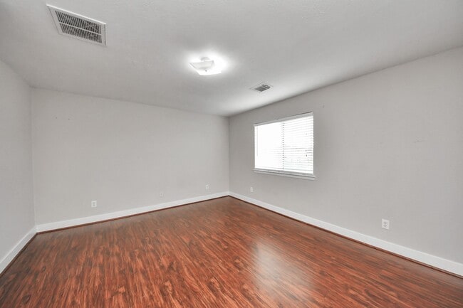 Building Photo - 1536 Kew Garden Dr