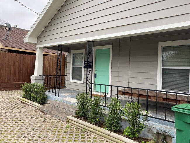 Primary Photo - 4221 Marina St