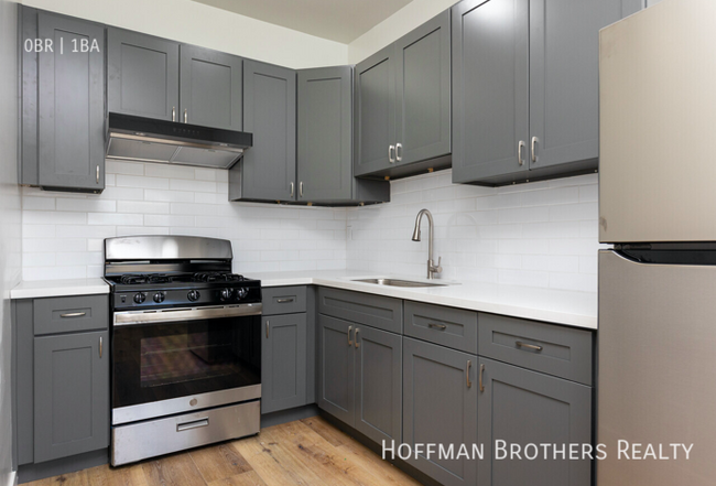 Building Photo - 518 S St Andrews Pl