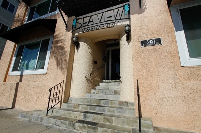 Building Photo - 3921 E Livingston Dr