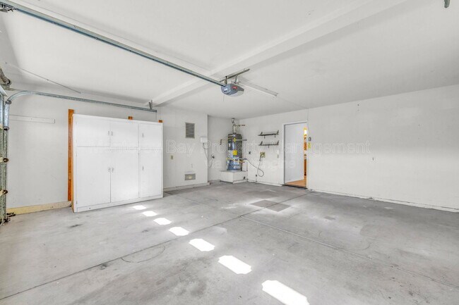 Building Photo - 143 Seal Ct