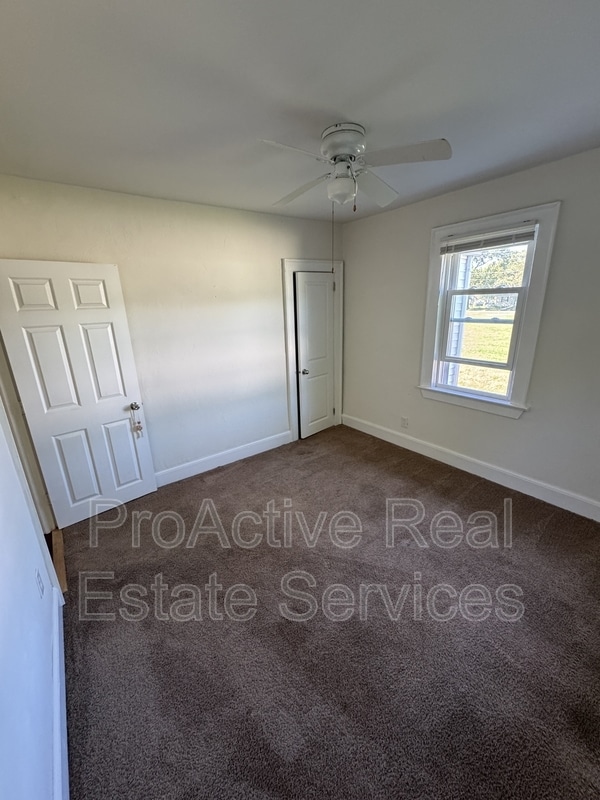 Building Photo - 1018 Wolcott Ave