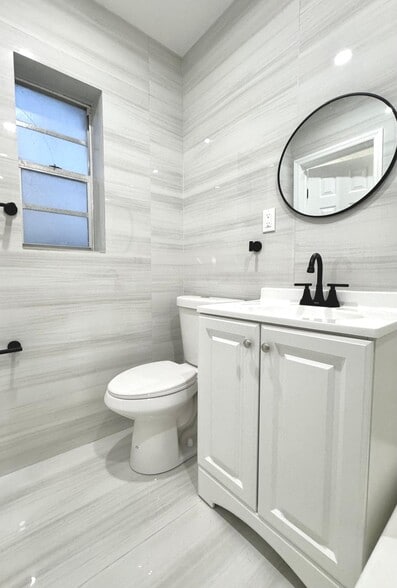 Building Photo - 612 NW 1st Ave