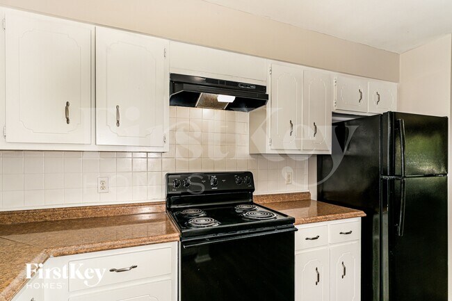 Building Photo - 634 Watkins Glen Dr