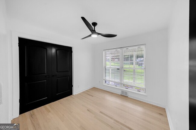 Building Photo - 929 Creekdale Dr